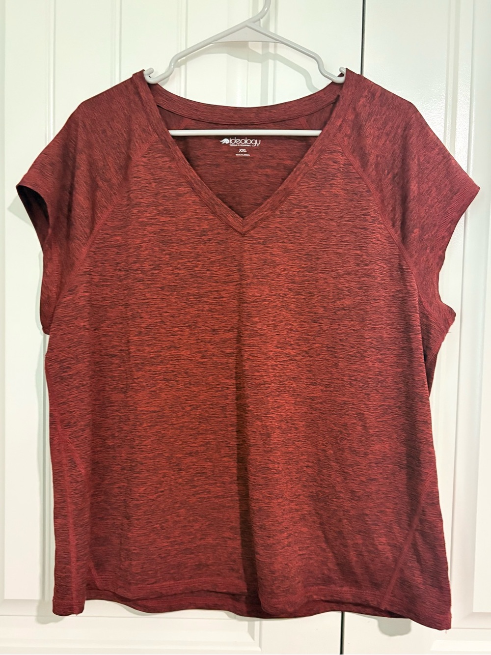 Ideology Heathered Red V-Neck Short Sleeve Top